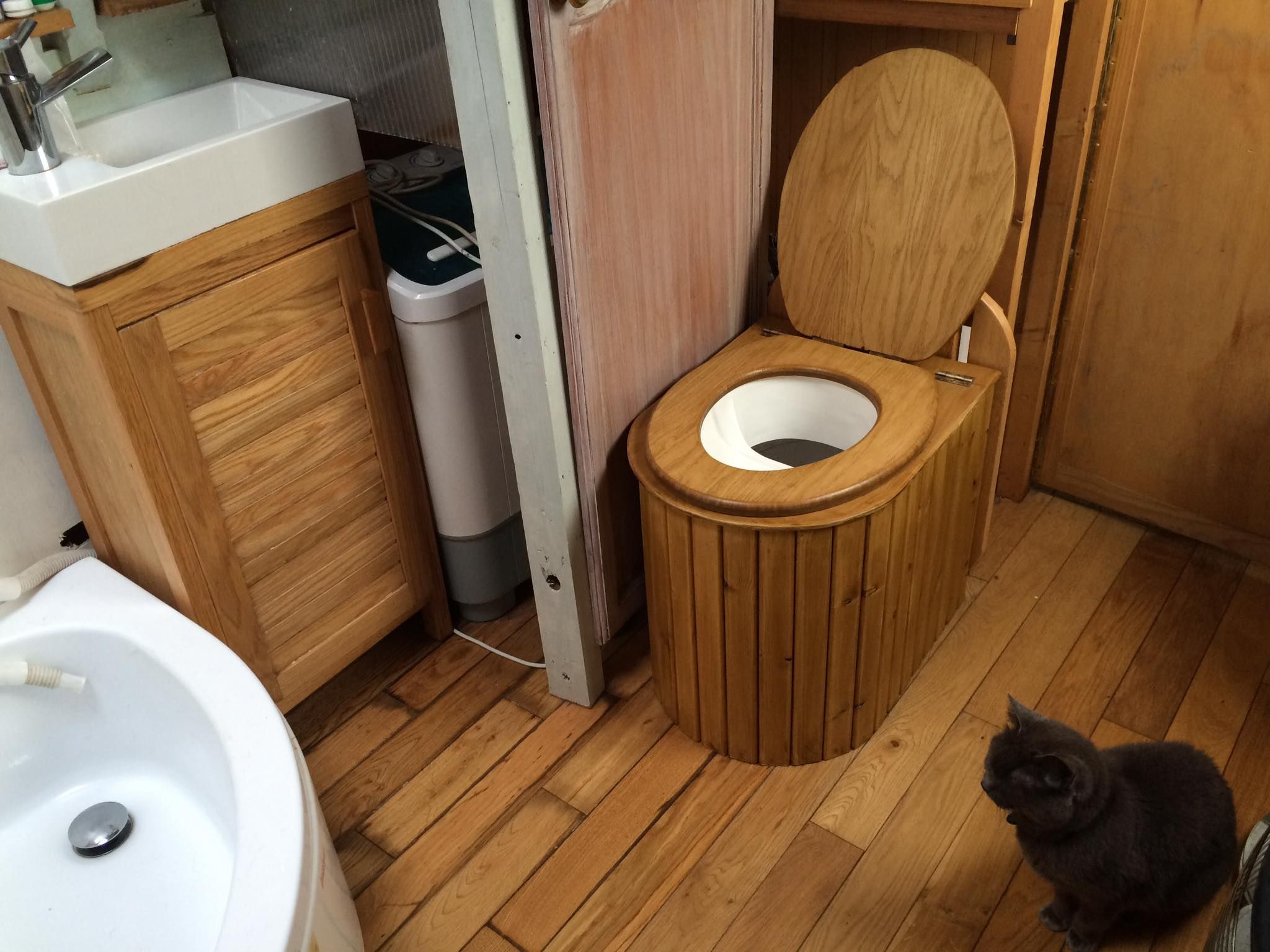 Дачный туалет с умывальником своими руками фото