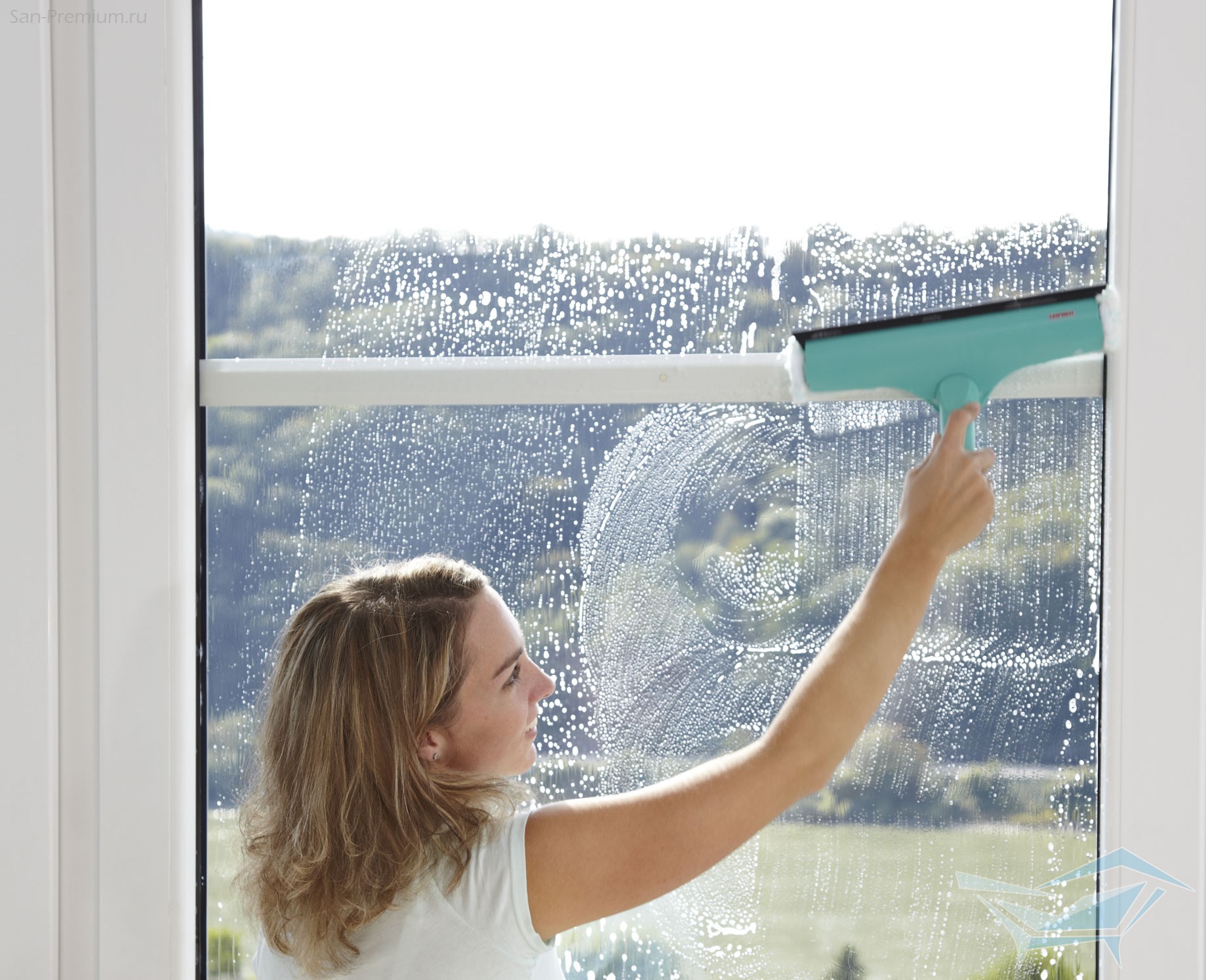 Когда можно мыть окна. Стеклоочиститель Leifheit. Мытье окон. Мойка окон. Помыть окна.