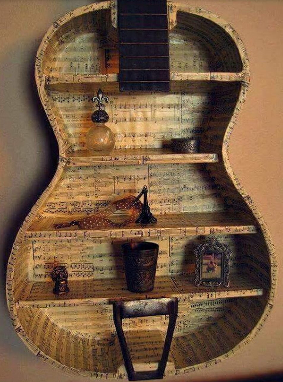 Декор старой гитары